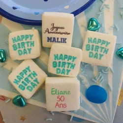 Guimauves personnalisées texte décor Happy Birthday bleu