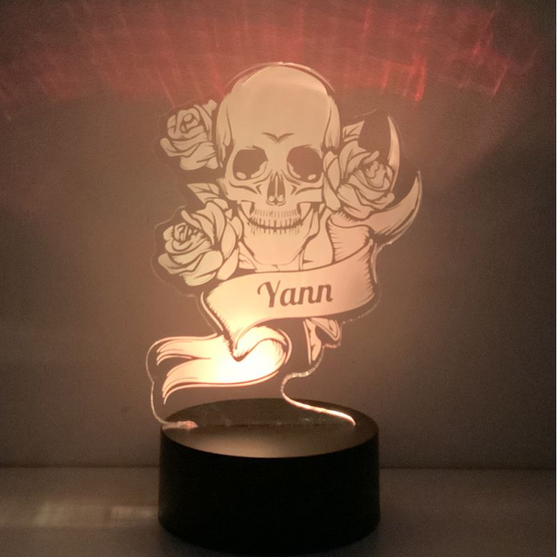 Lampe/veilleuse personnalisée arc en ciel Tête de mort